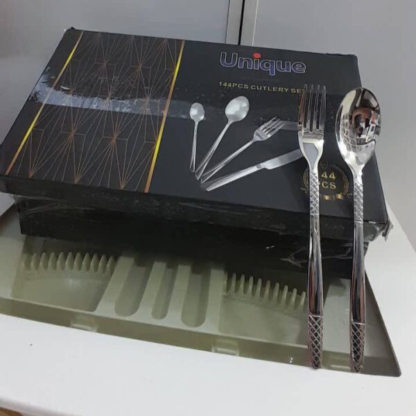 سرویس قاشق چنگال ۱۴۴ پارچه یونیک کد ۴۰۳ مناسب ۲۴ نفر